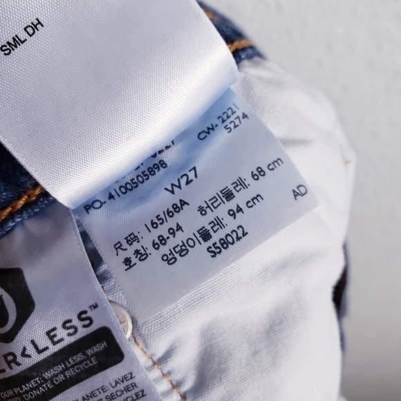 Levis Medium Wash Cutoff Shorts - Picture 8 of 8